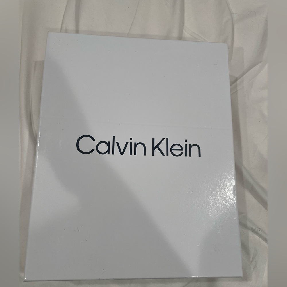Calvin Klein Hand Bag NWT never been used